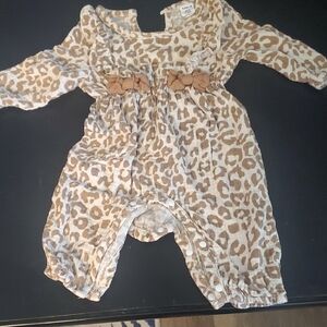 SHEIN Tan and Cream Baby Romper with Bow